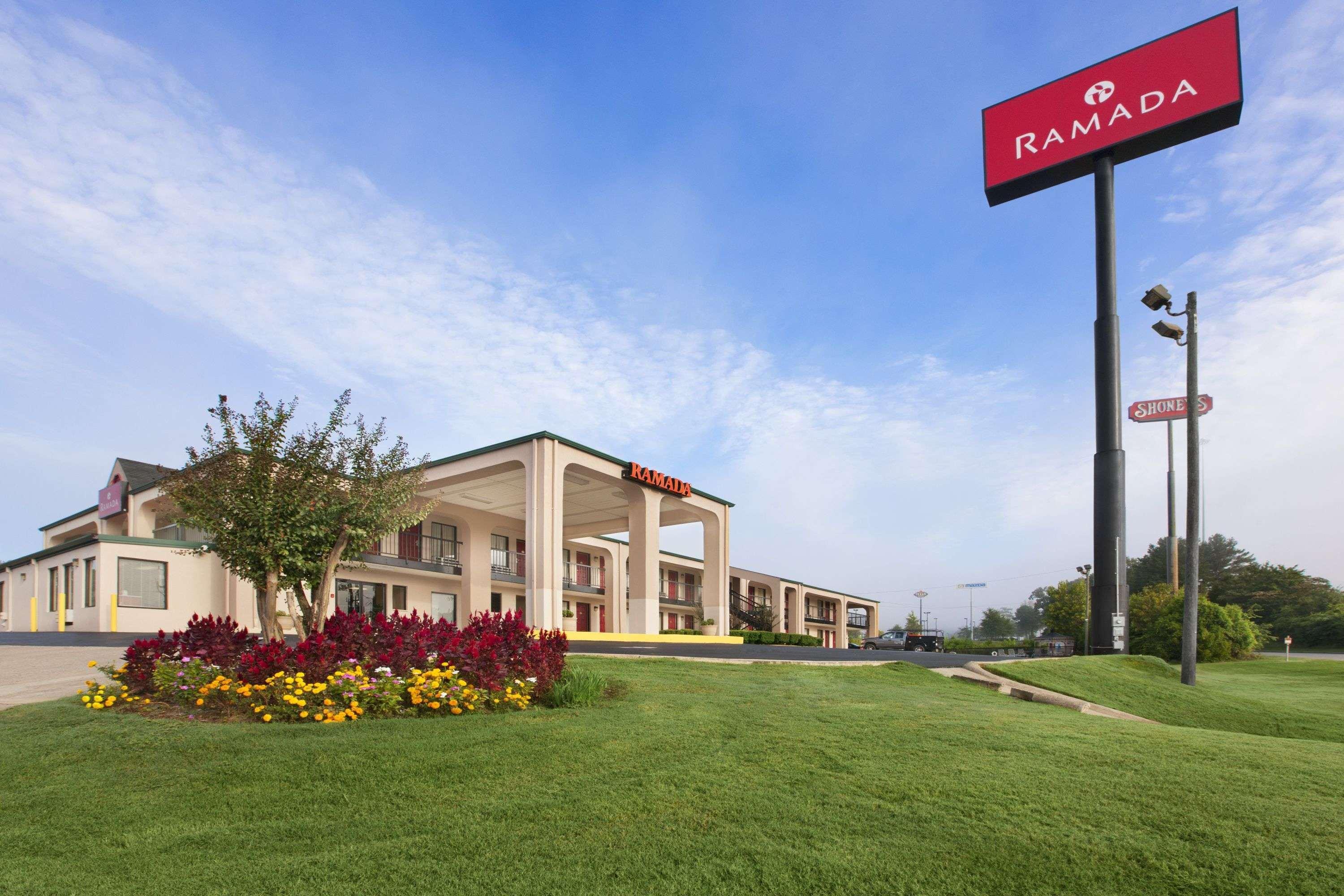 Ramada By Wyndham Pelham Otel Dış mekan fotoğraf